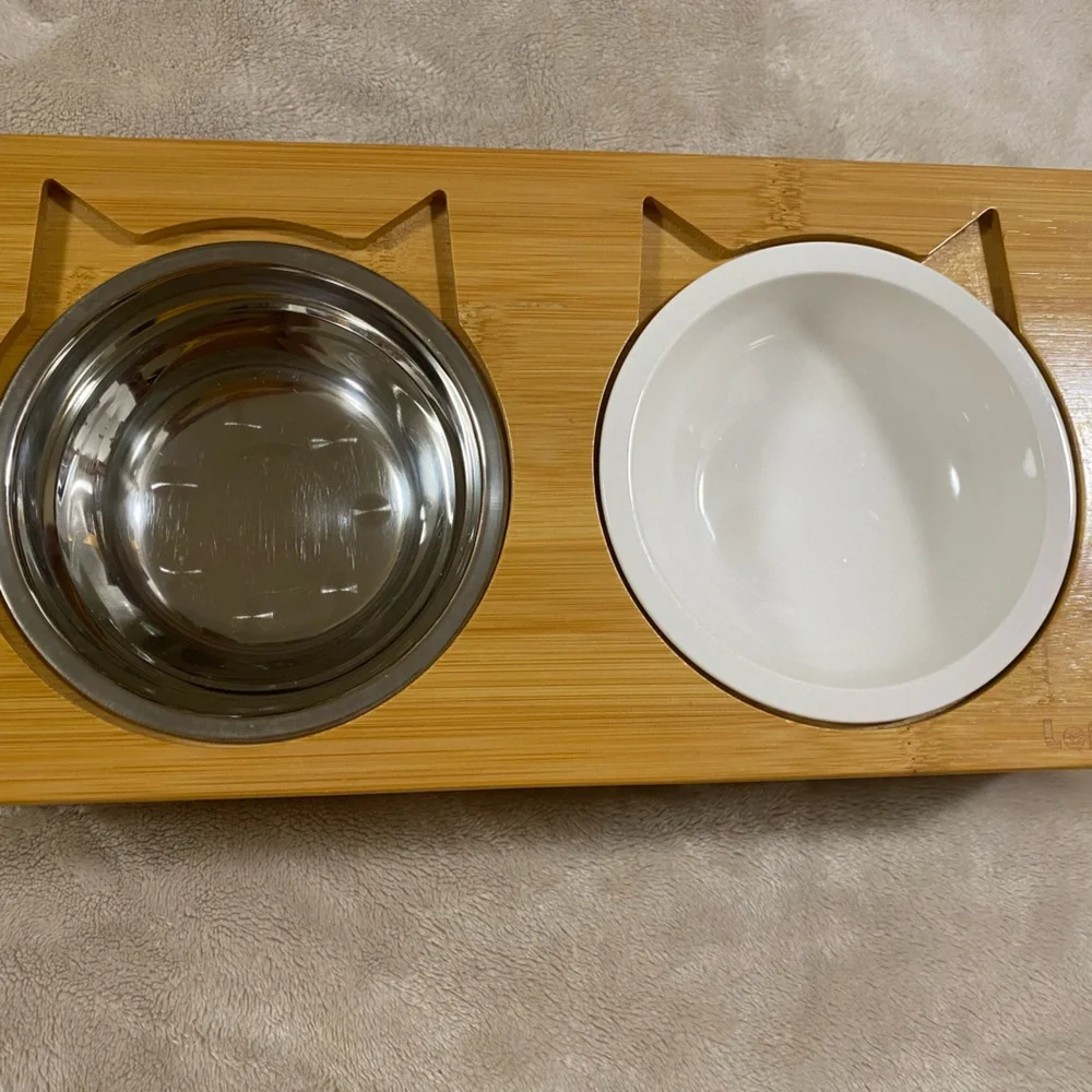 Bamboo elevated feeder